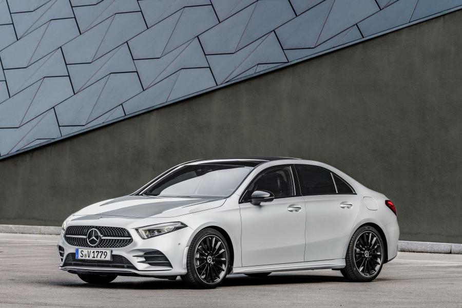  Mercedes-Benz A-Class AMG Line Sedan (V177) 2018 года  (WW) (фото 1 из 41)